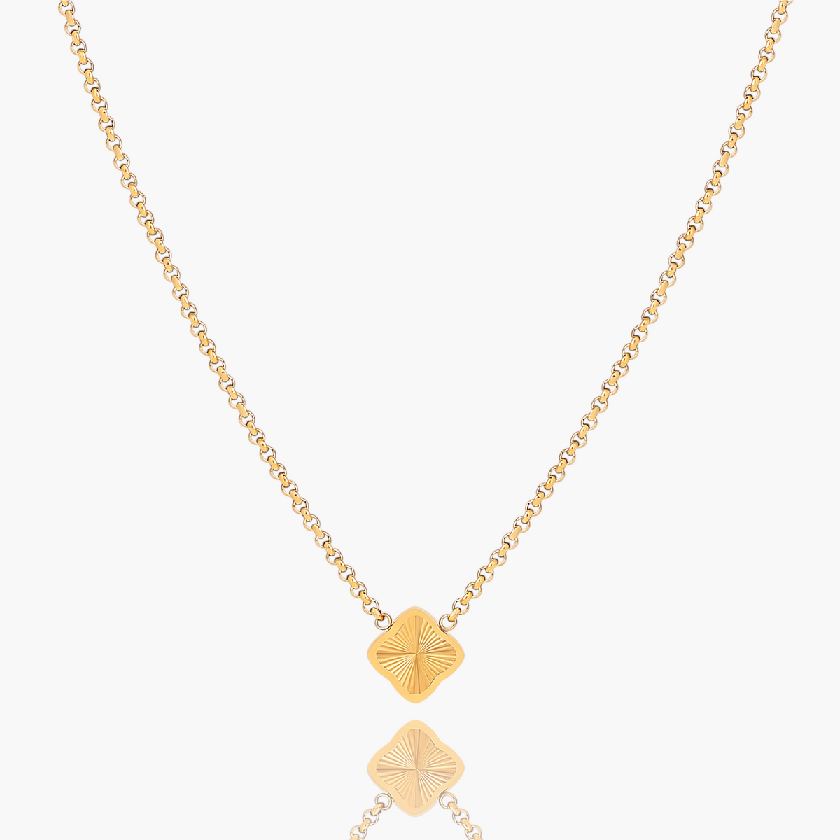 Collar con colgante de trébol de cuatro hojas
