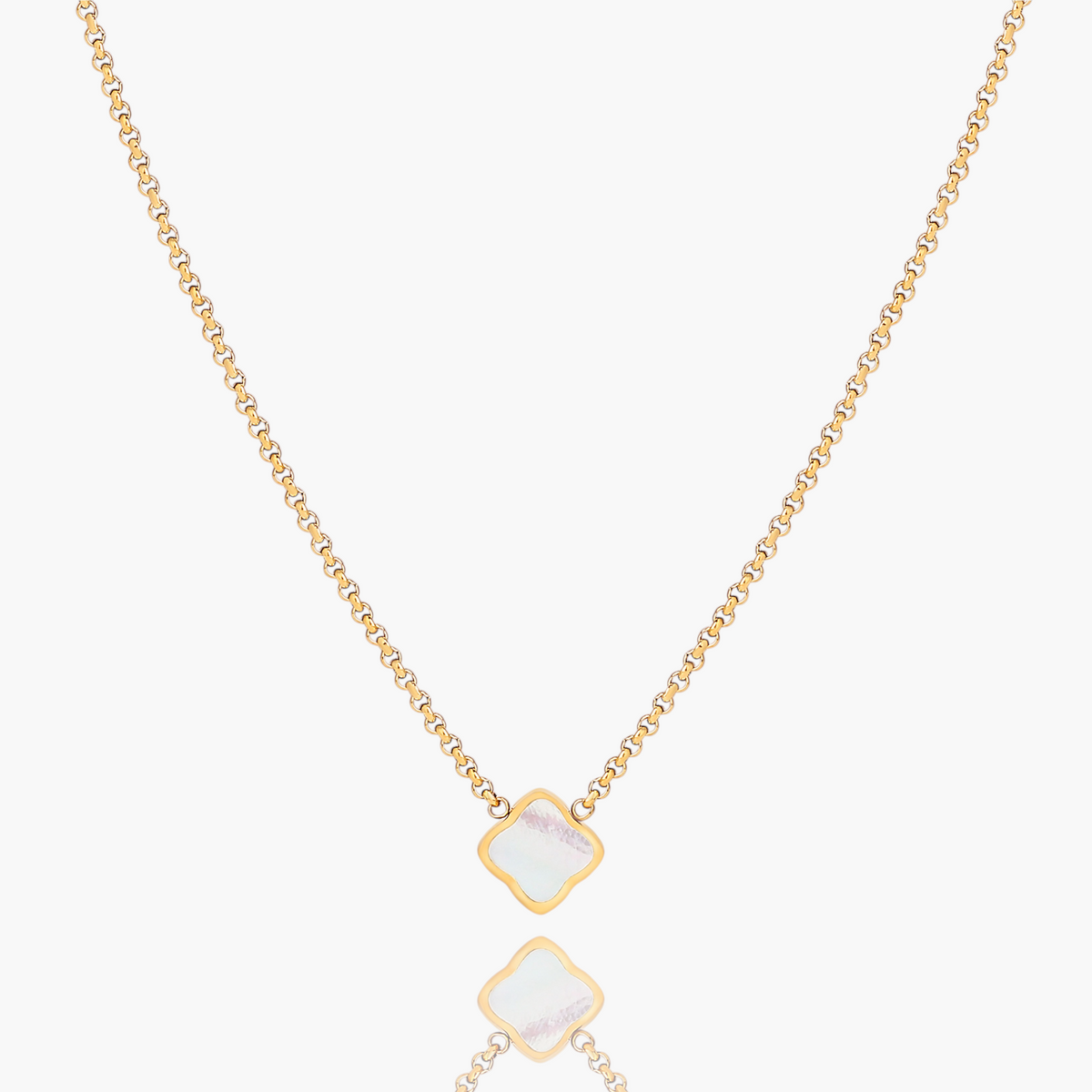 Collar con colgante de trébol de cuatro hojas