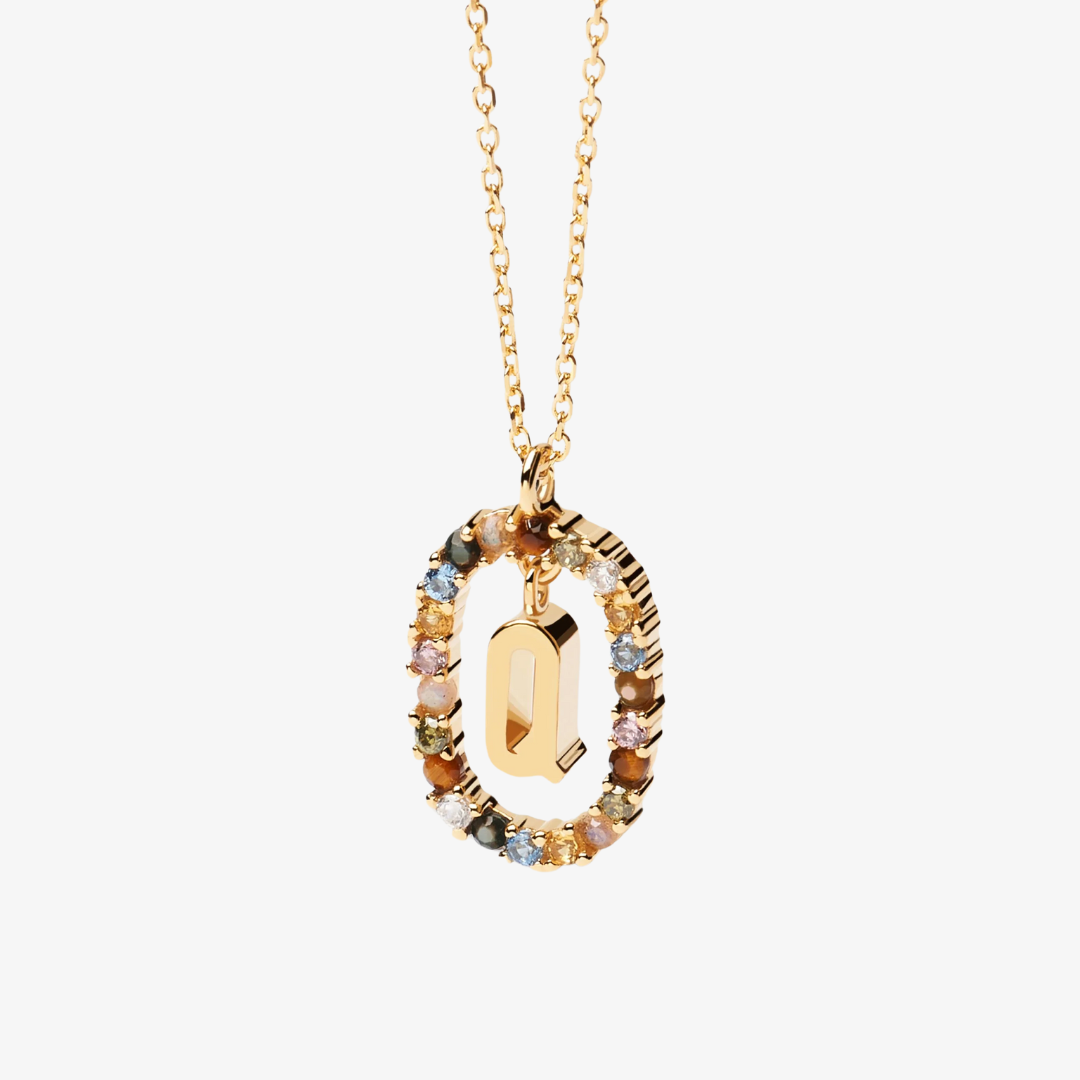 Collier pendentif initiale doré avec pierre colorée