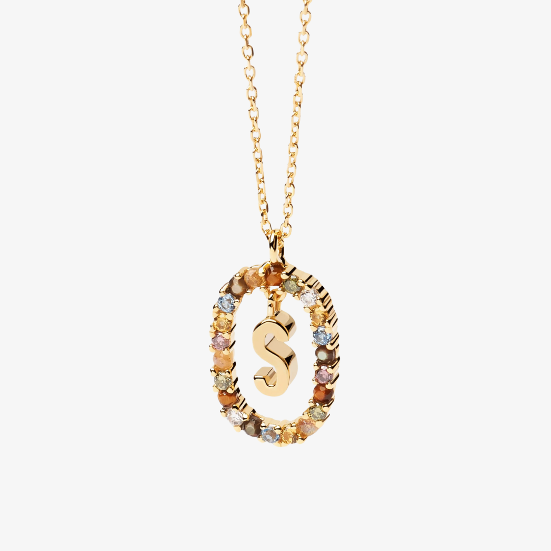 Collier pendentif initiale doré avec pierre colorée
