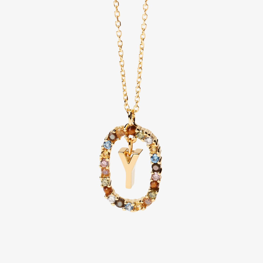 Collier pendentif initiale doré avec pierre colorée