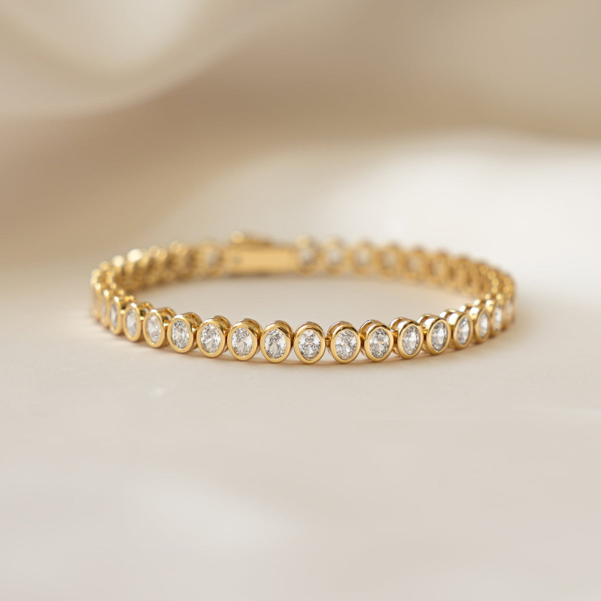 Bracelet tennis ovale en zircone cubique sertie clos