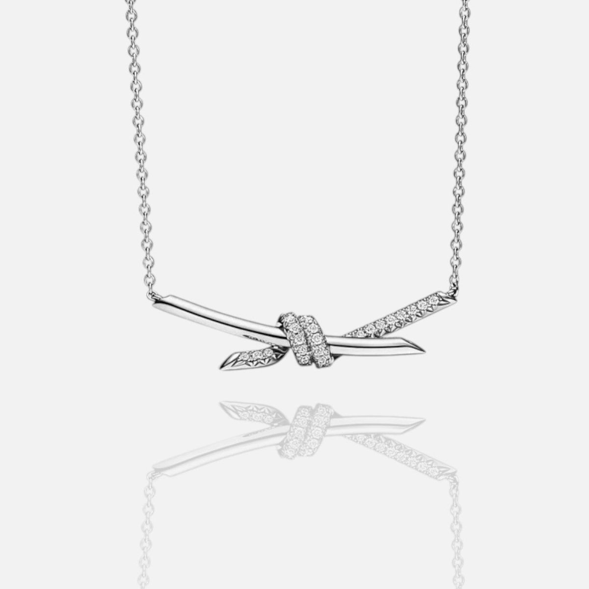 Collar con colgante de nudo Liora