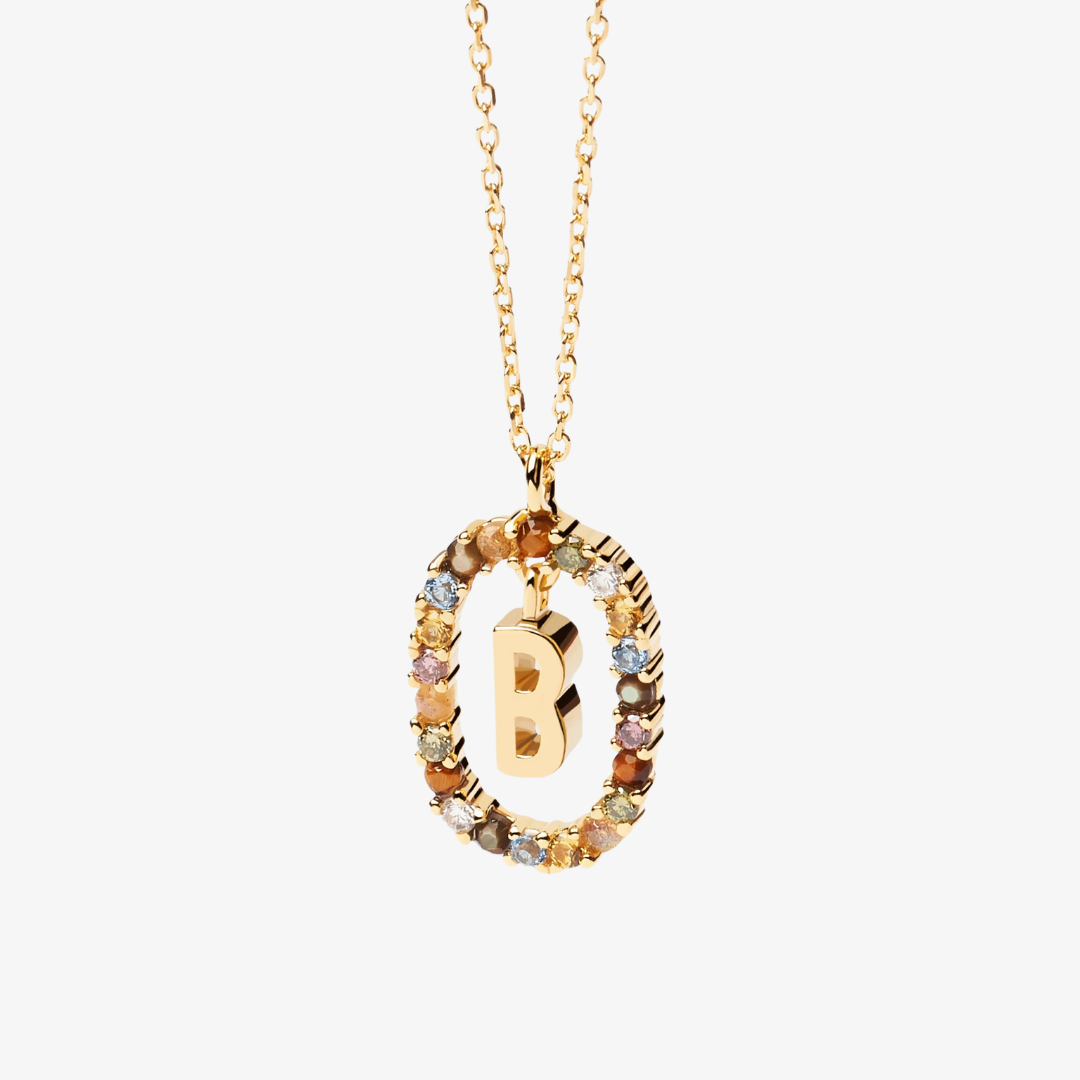 Collier pendentif initiale doré avec pierre colorée