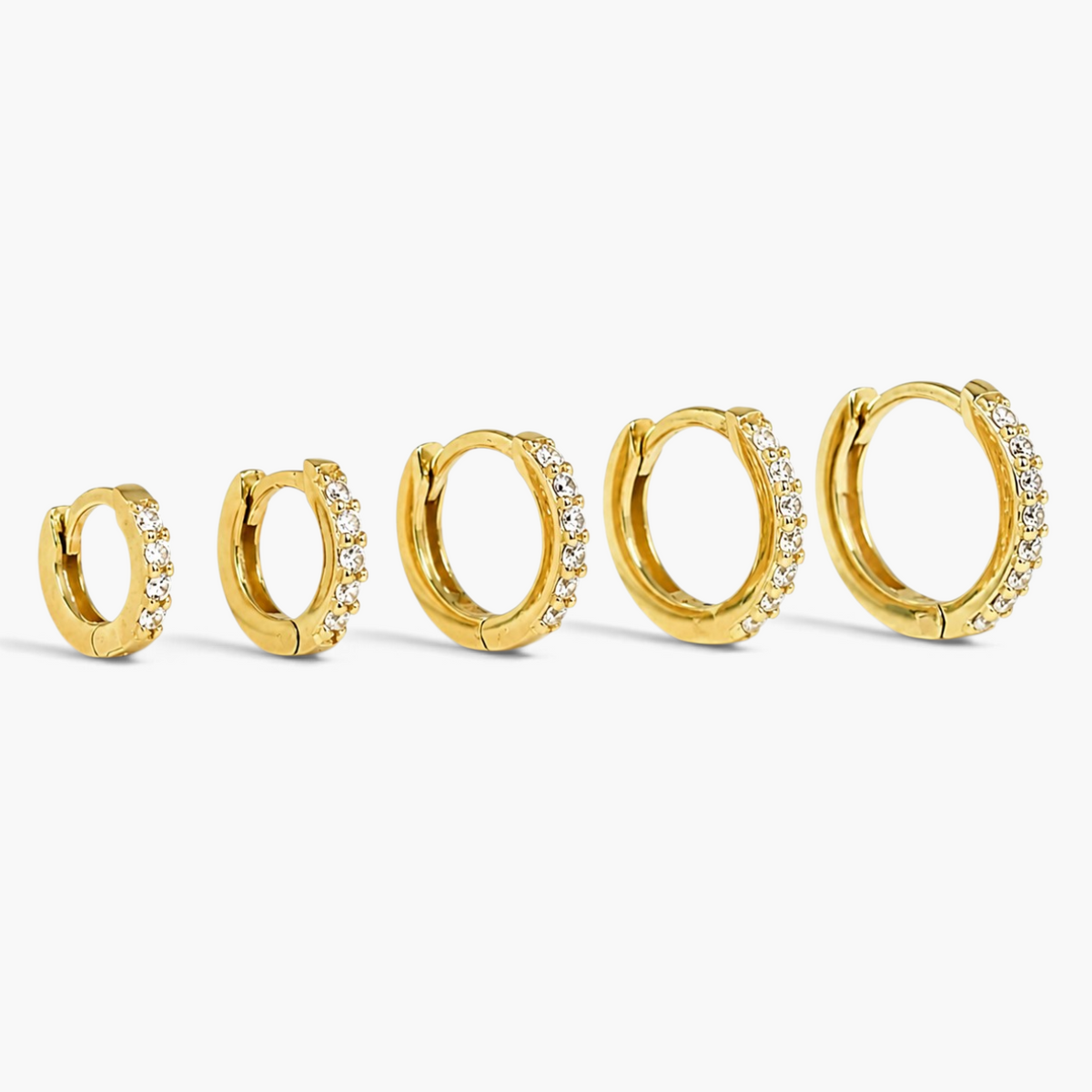 Créoles huggie pavées de zircones cubiques