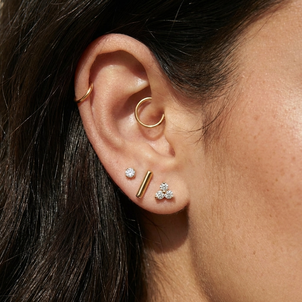 Trio de boucles d’oreilles puces minimalistes à dos plat