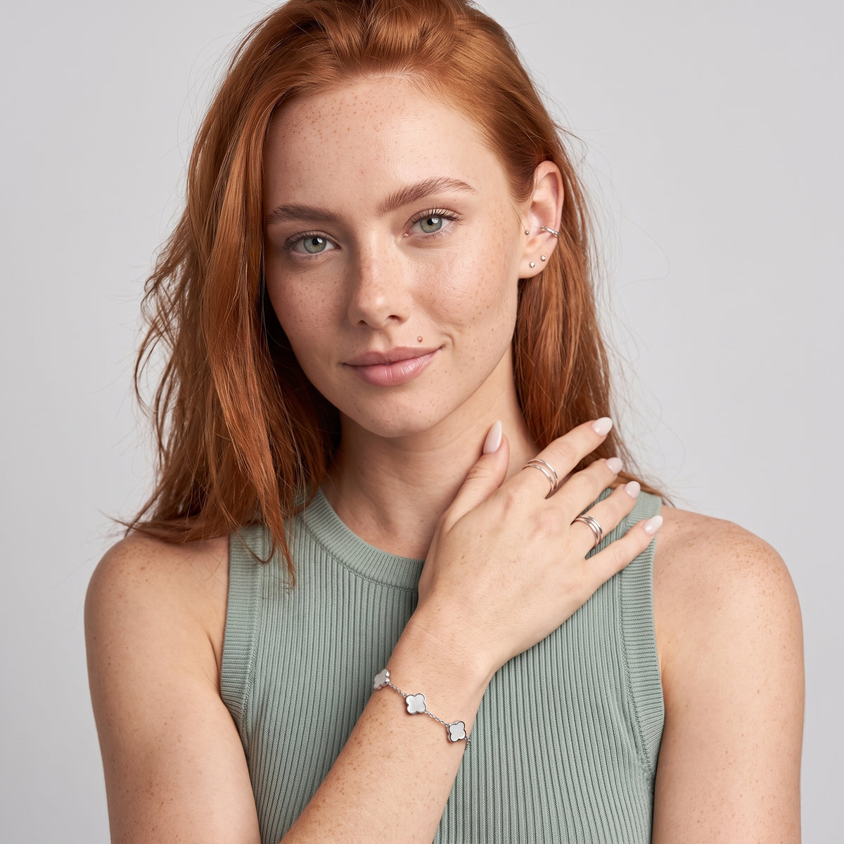 Mother of Pearl White Clover Bracelet