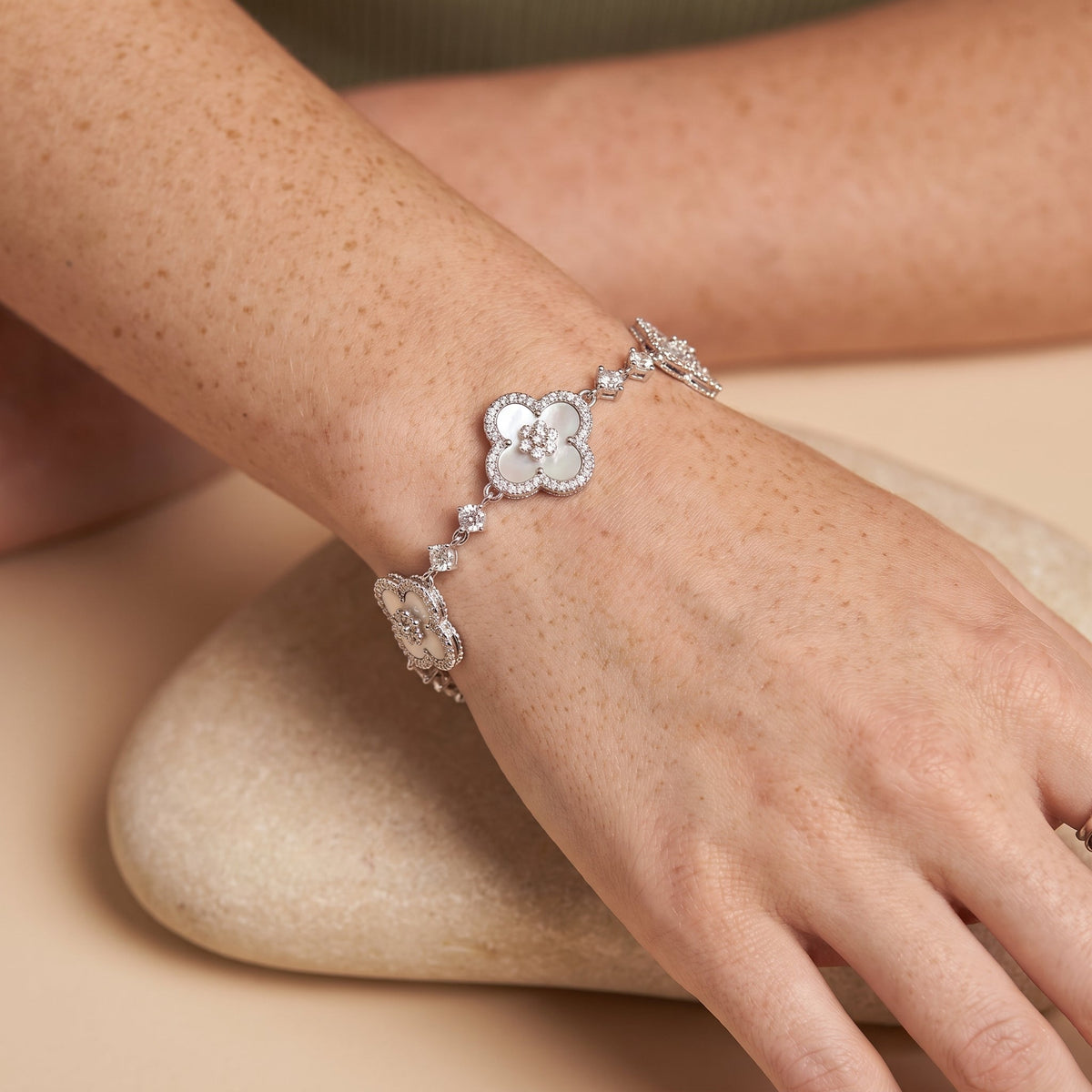 Bracelet trèfle Sakura pavé