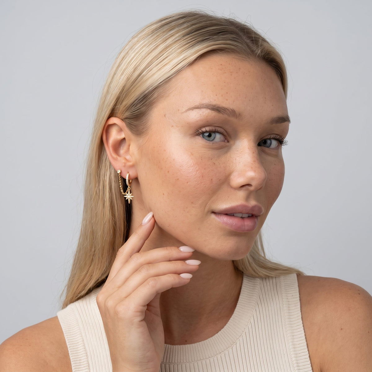 Boucles d’oreilles puces huggie chaînées Starlight