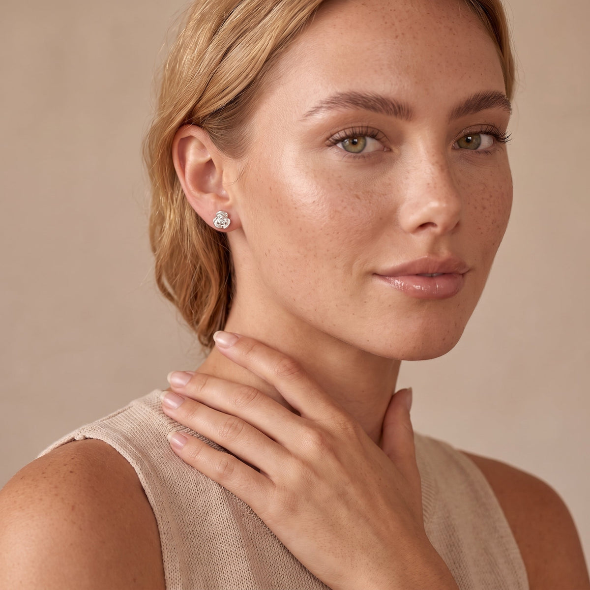 Boucles d’oreilles puces à dos plat en forme de rose