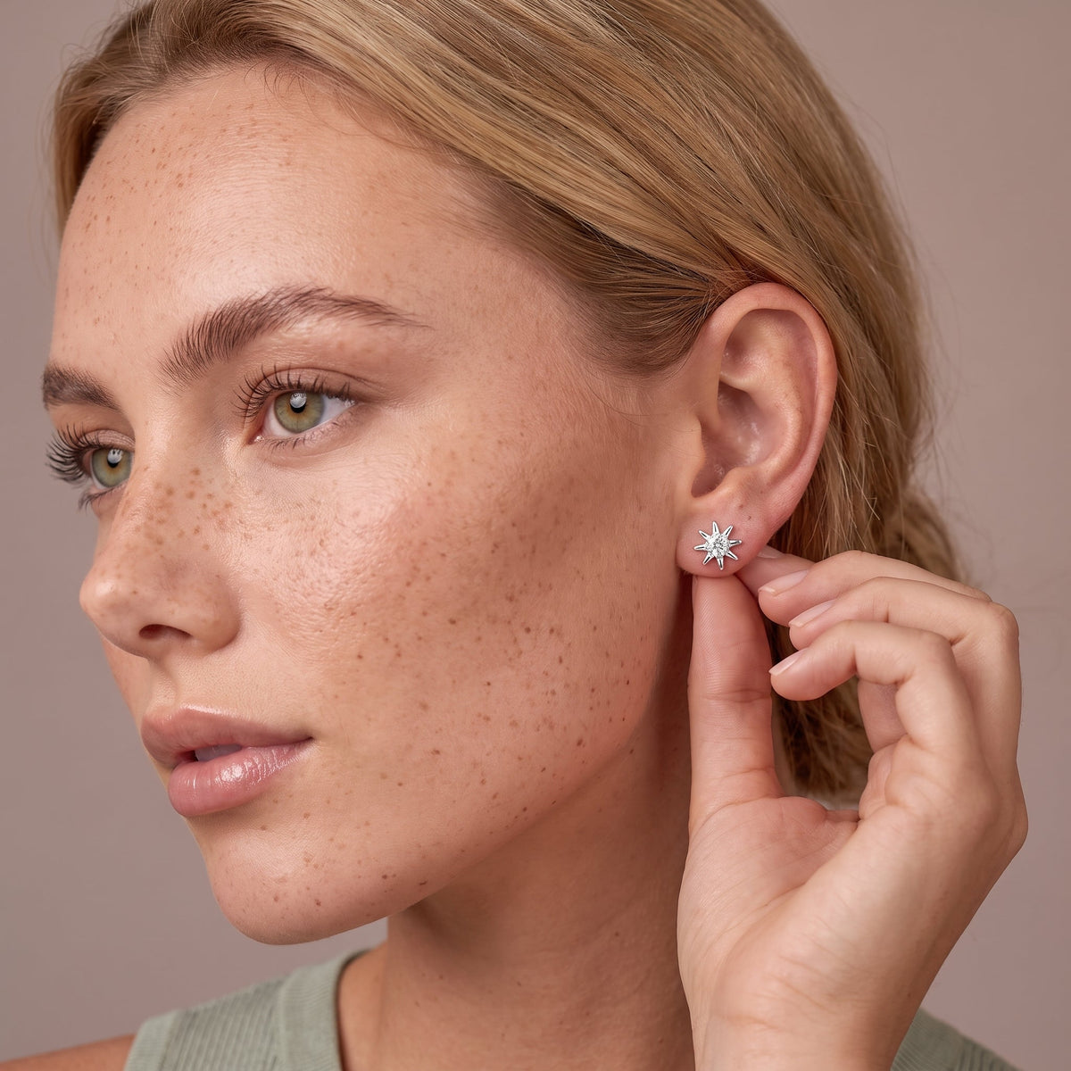Boucles d’oreilles puces à dos plat étoile scintillante