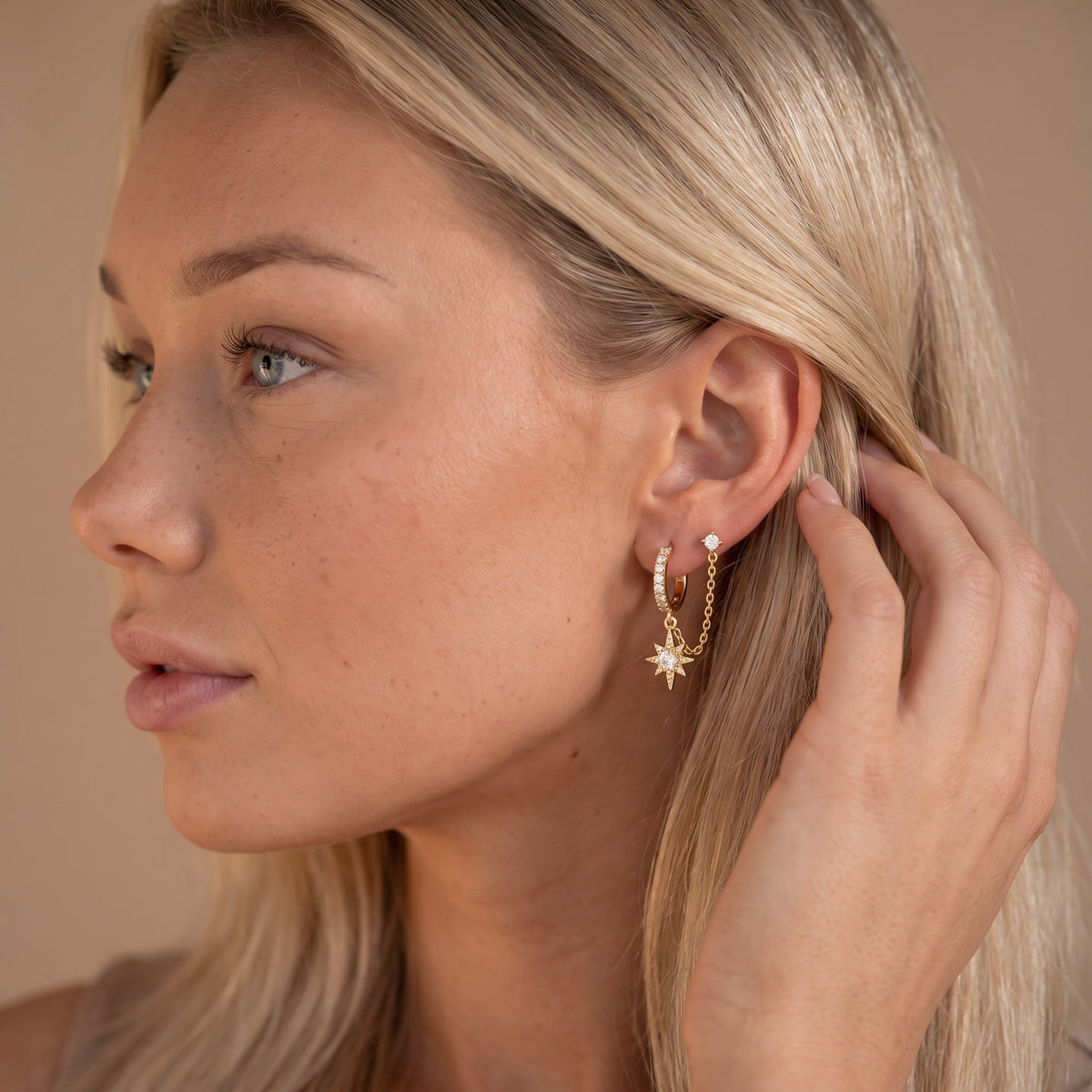 Boucles d’oreilles puces huggie chaînées Starlight