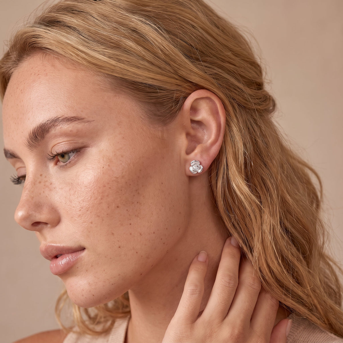 Boucles d’oreilles puces à dos plat en forme de rose