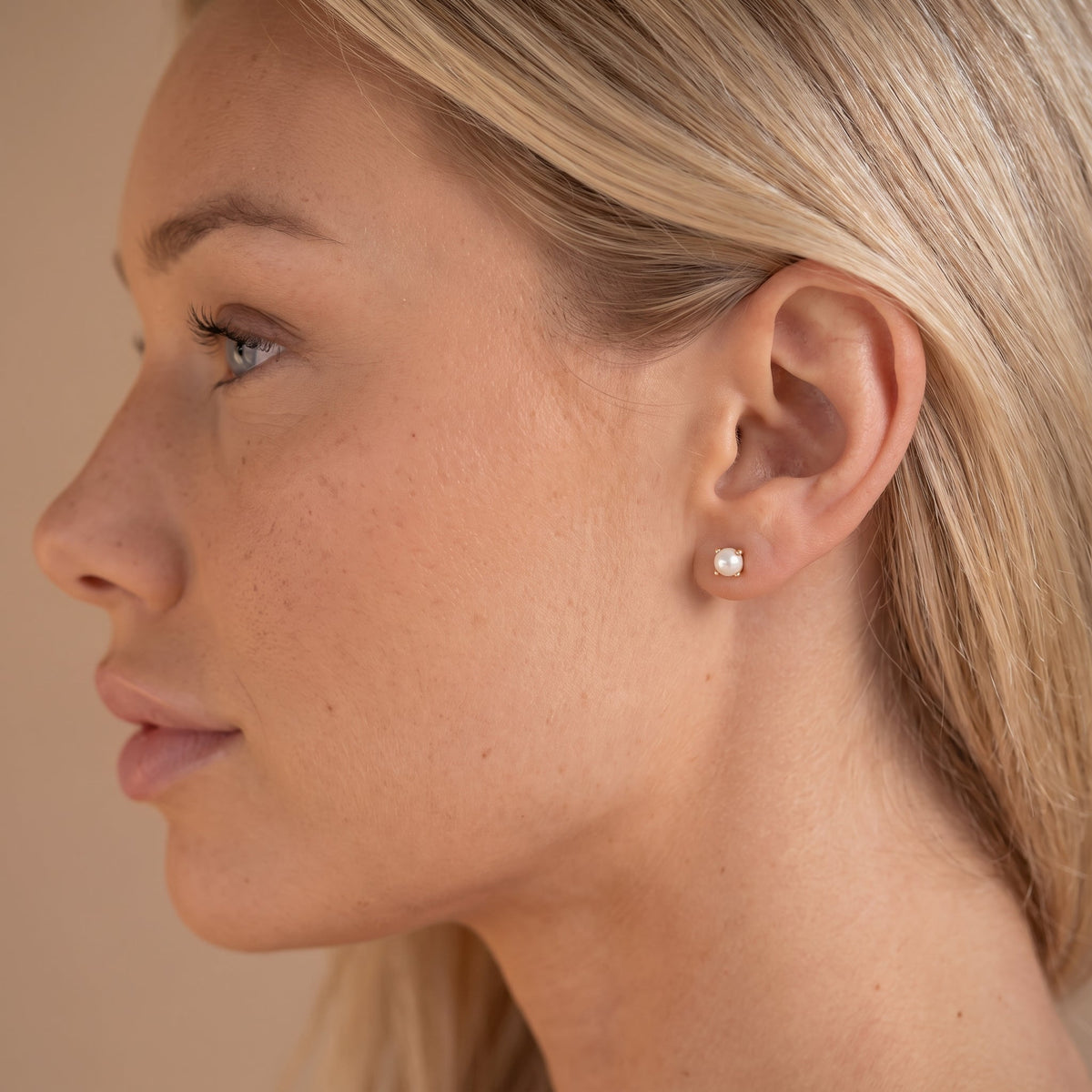 Boucles d’oreilles puces à dos plat en perles d’eau douce