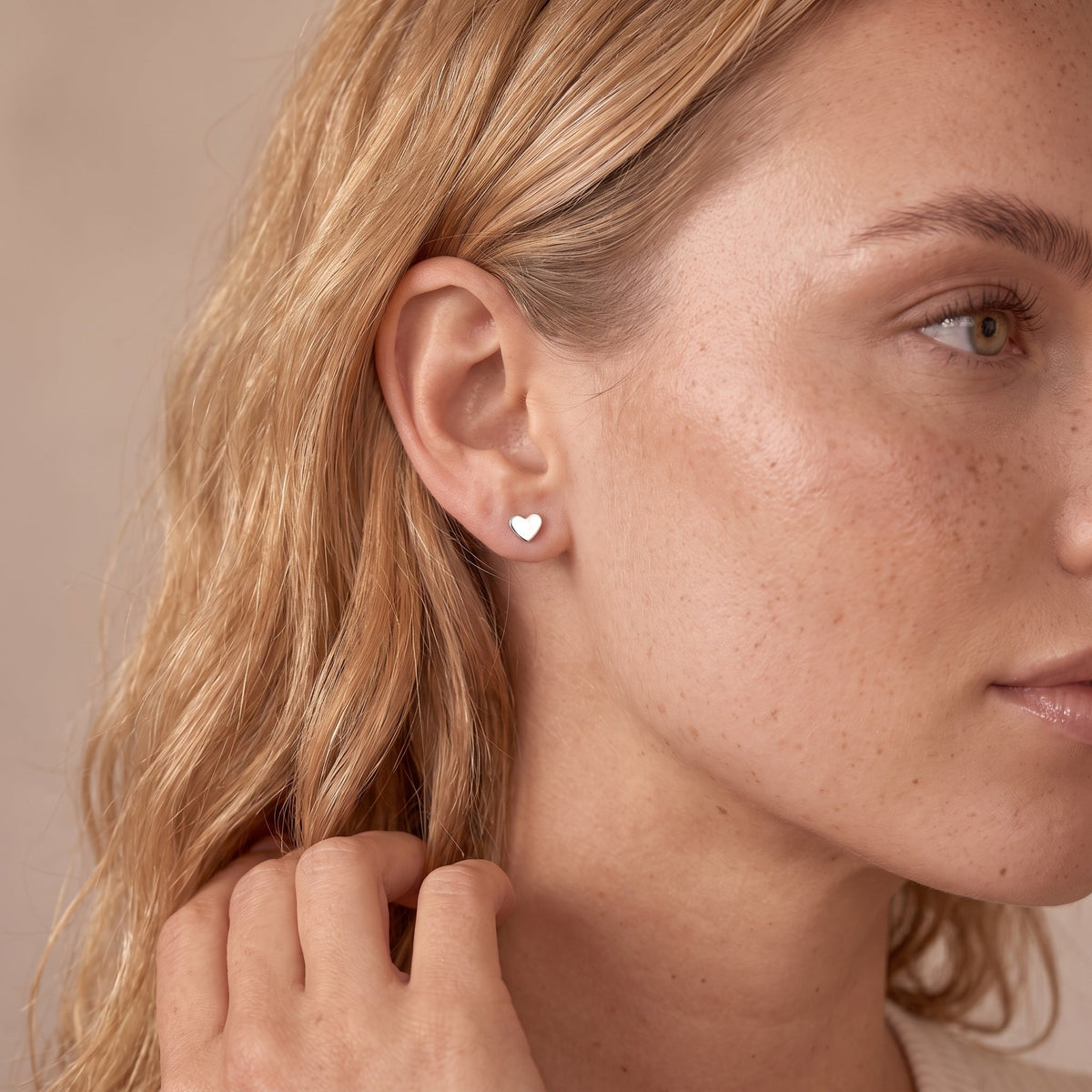 Boucles d’oreilles puces cœur à dos plat