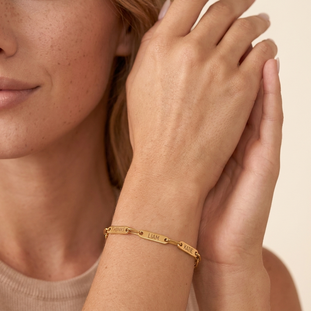 Paperclip Multi-Name Bracelet - Gold - close-up