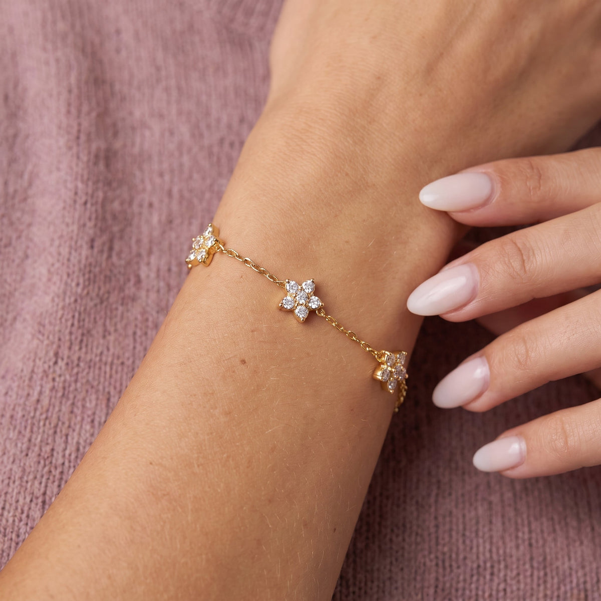 Bracelet chaîne à fleurs en zircons cubiques Mia