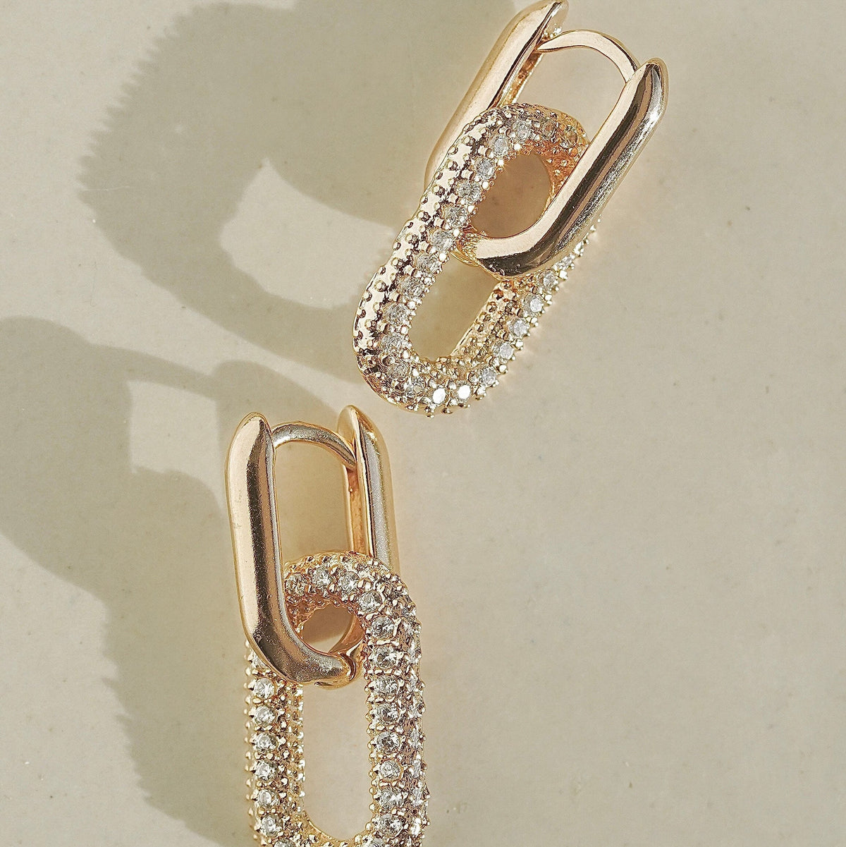 Boucles d’oreilles à maillons trombone pavés