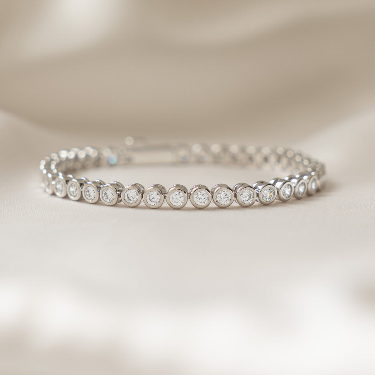 Bracelet tennis rond en zircone cubique sertie clos