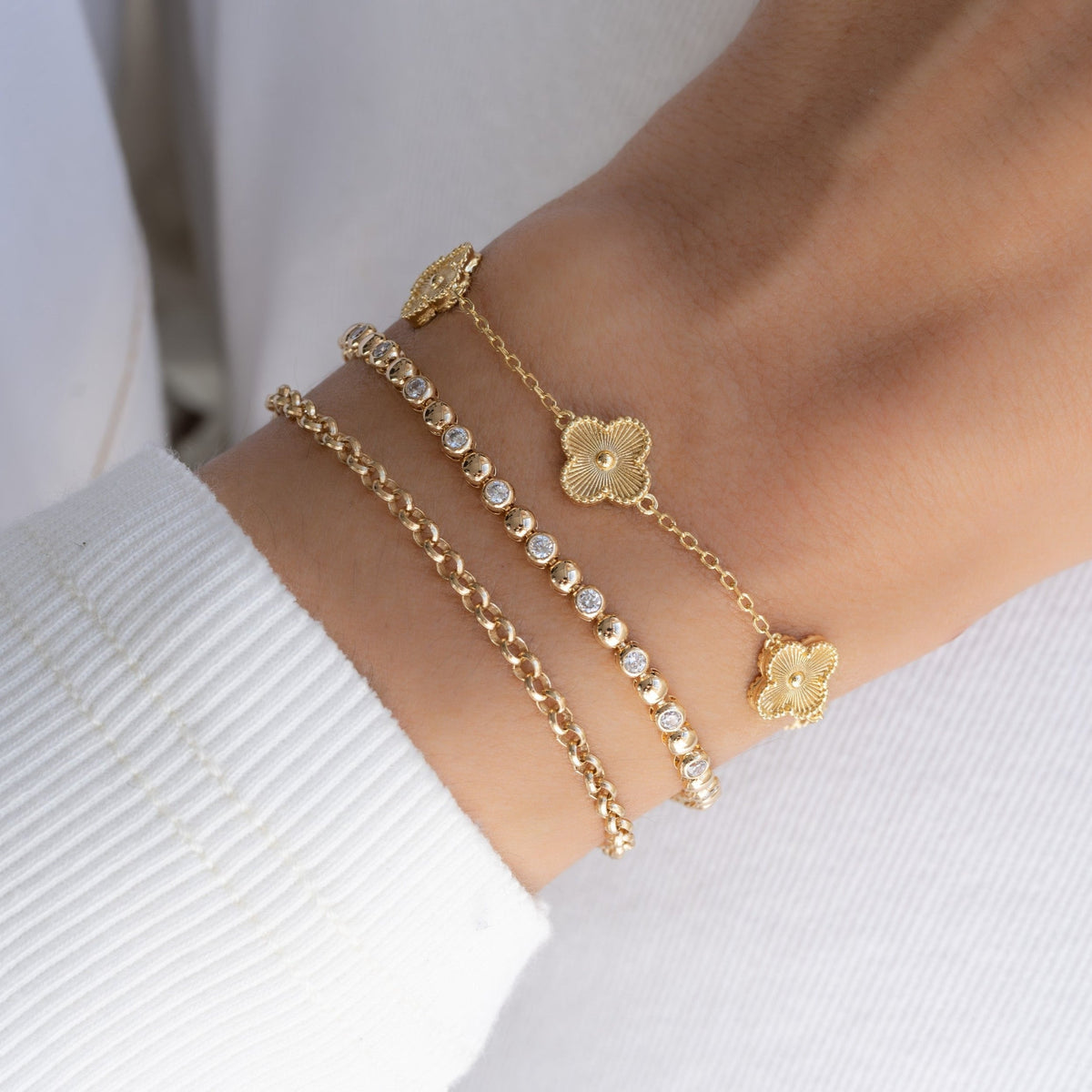Pulsera de trébol de la suerte detallado