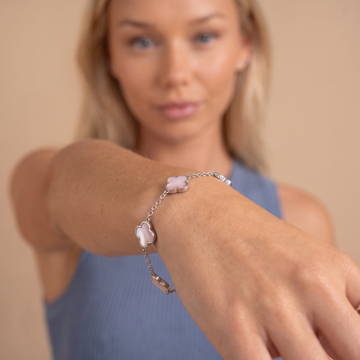 Clover Station Mother of Pearl Bracelet — Platin, worn
