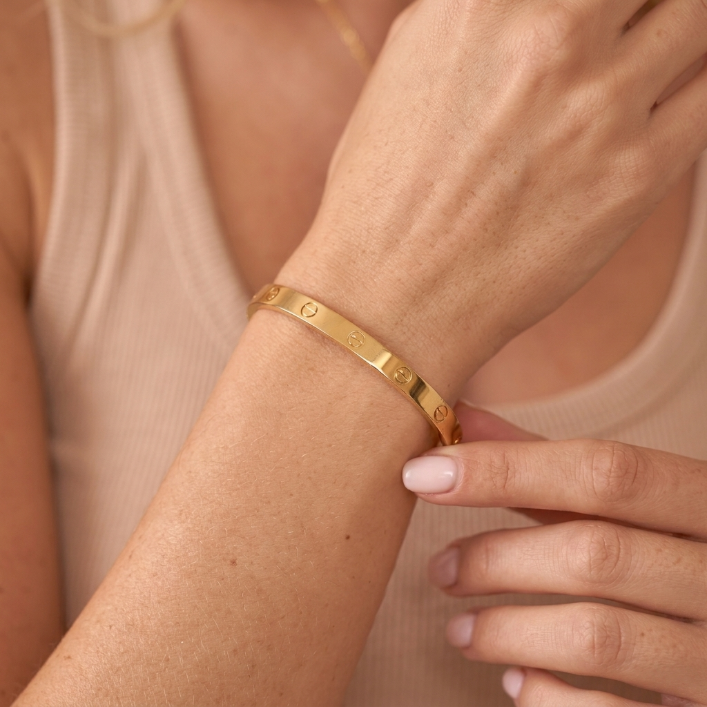 Elise Slim Cuff Bracelet - Gold - close-up