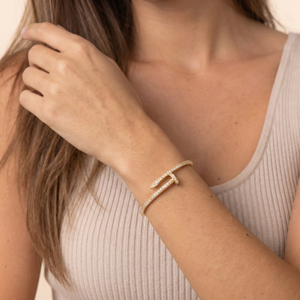 Nail Luxe Bracelet - Gold - close-up