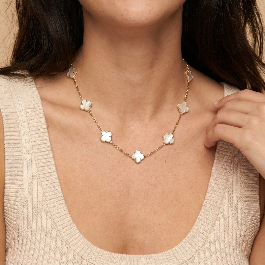 Four Leaf Clover Charm Necklace - Gold - close-up